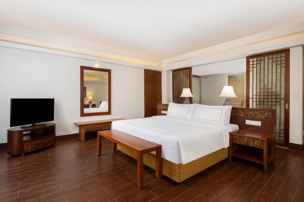 Swiss Superior King/Twin bed room with private swimming pool (ex.Small Pool Room), Swissotel & Grand Mercure Sanya Yalong Bay 5*