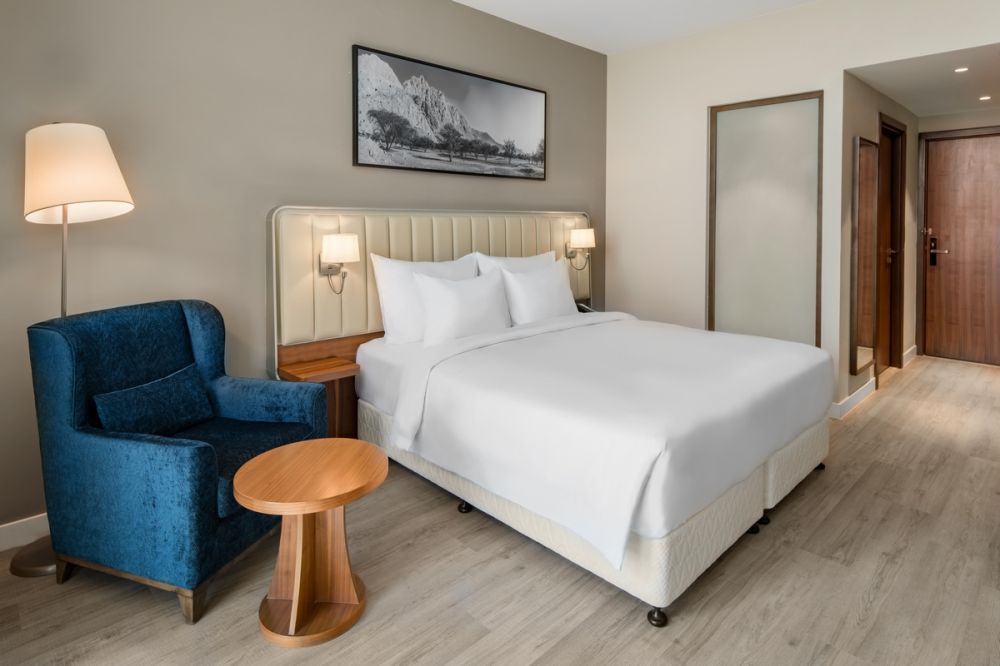 Standard Room with Balcony Sea View, Radisson Resort Ras Al Khaimah, Marjan Island 4*