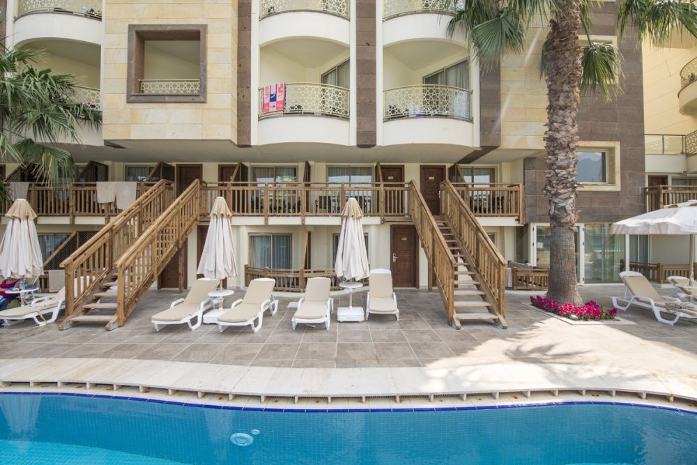 Pool Family Room, Crystal Prestige Elite Pearl Collection (ex. Crystal Prestige Elite) 5*