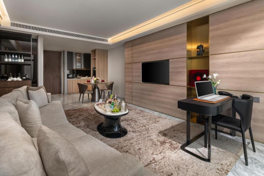 One-Bedroom Suite with River View - Lounge Access, Crowne Plaza Danang City Center 5*