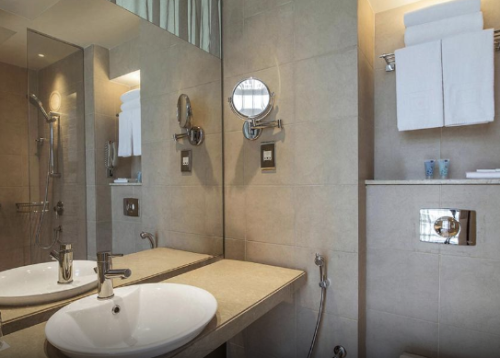 1 Queen Family Suite Pool View, Yas Plaza Circuit (ex. Centro Yas Island Rotana) 4*