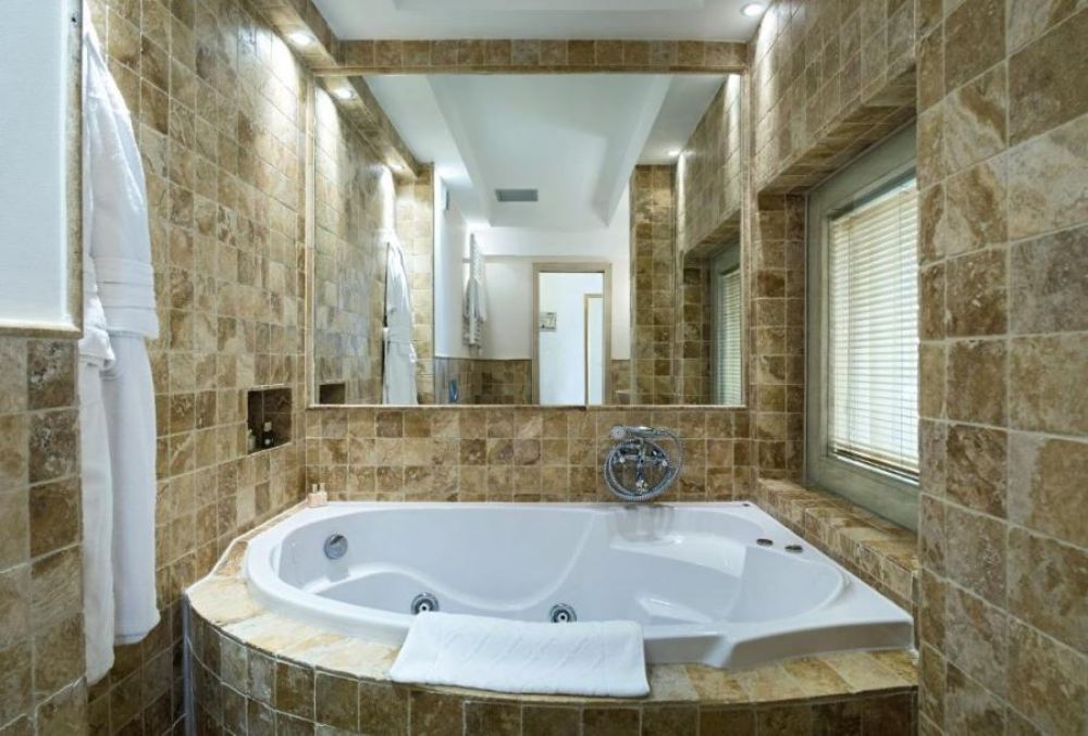Lux Plus APP, Azimut 4*