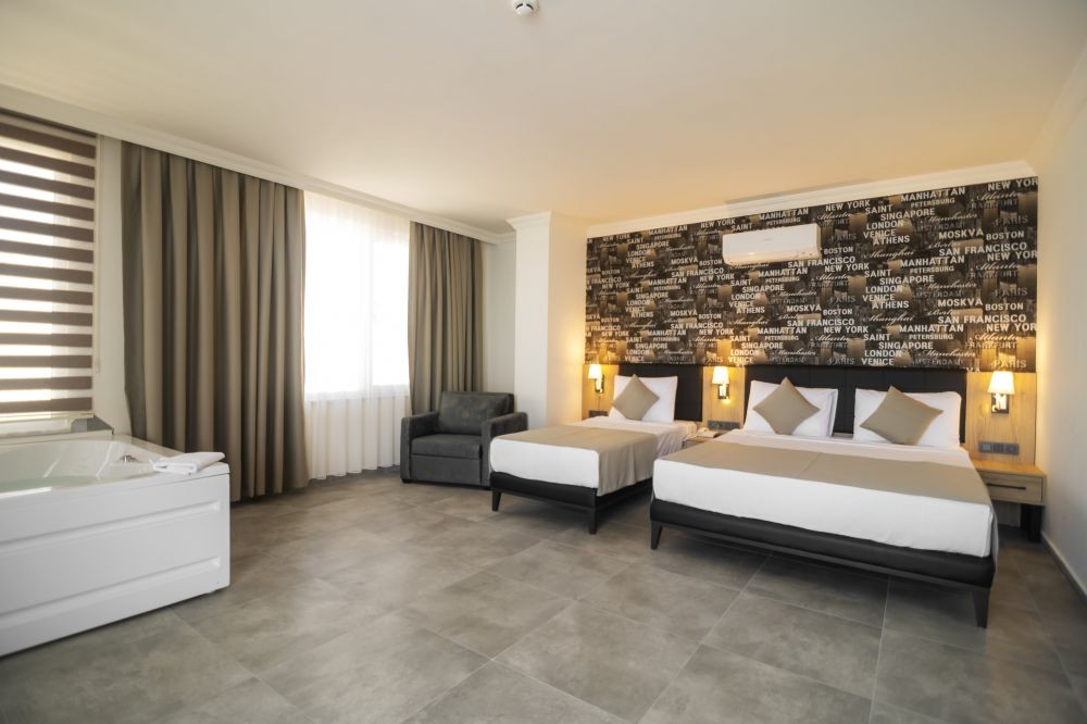 Superior Jacuzzi Room/ Superior Promo Jacuzzi, Grand Kolibri Prestige & SPA 5*