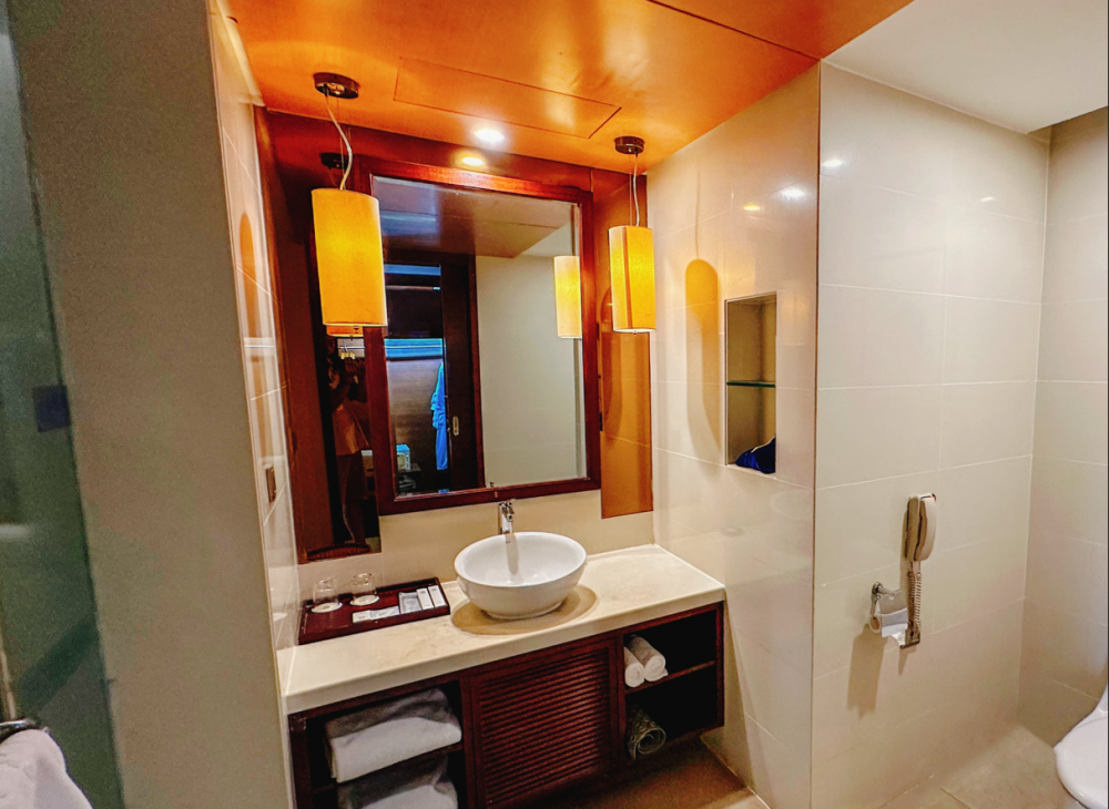 Deluxe Seaview Room, Sanya Marina Sea View Hotel (ex.Marina Spa Hotel Sanya) 4*