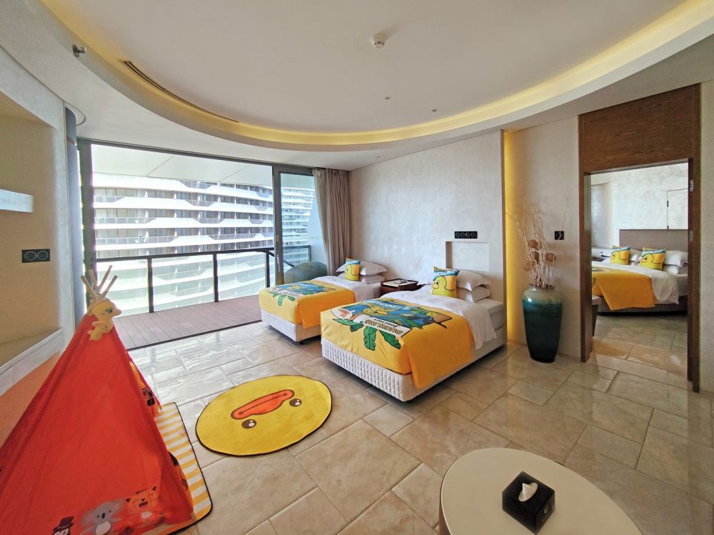 Family Ocean View Suite (Three Beds Room), Phoenix Island Resort Sanya 5*