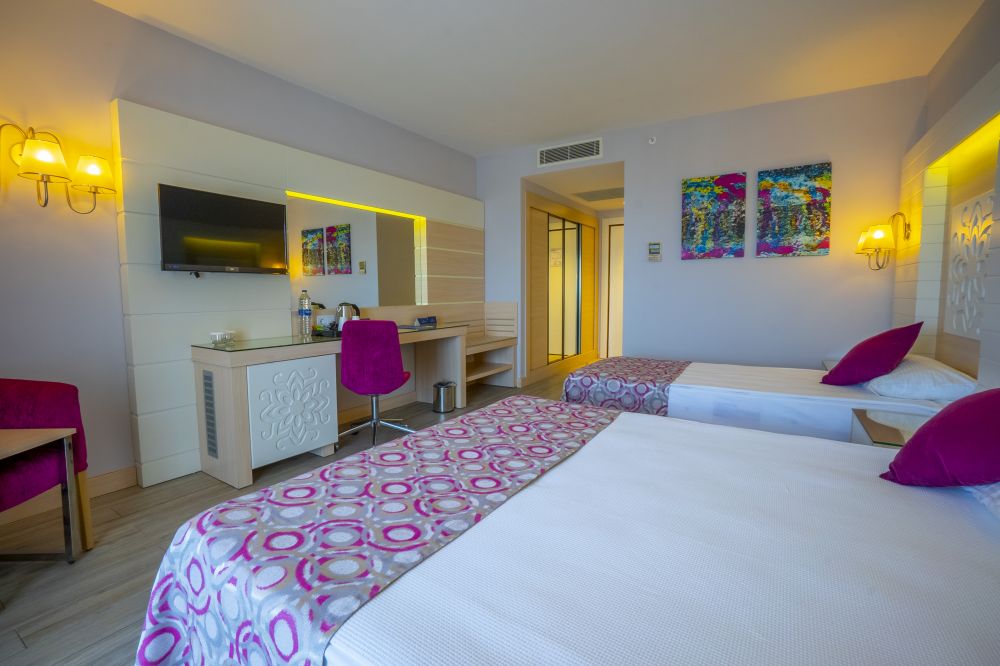 Family Room LV/SV, Sunmelia Beach 5*