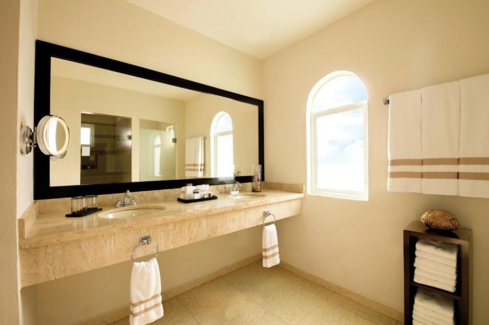 Ocean Front Swim Up Junior Suite, Hidden Beach Au Naturel | Adults Only 5*