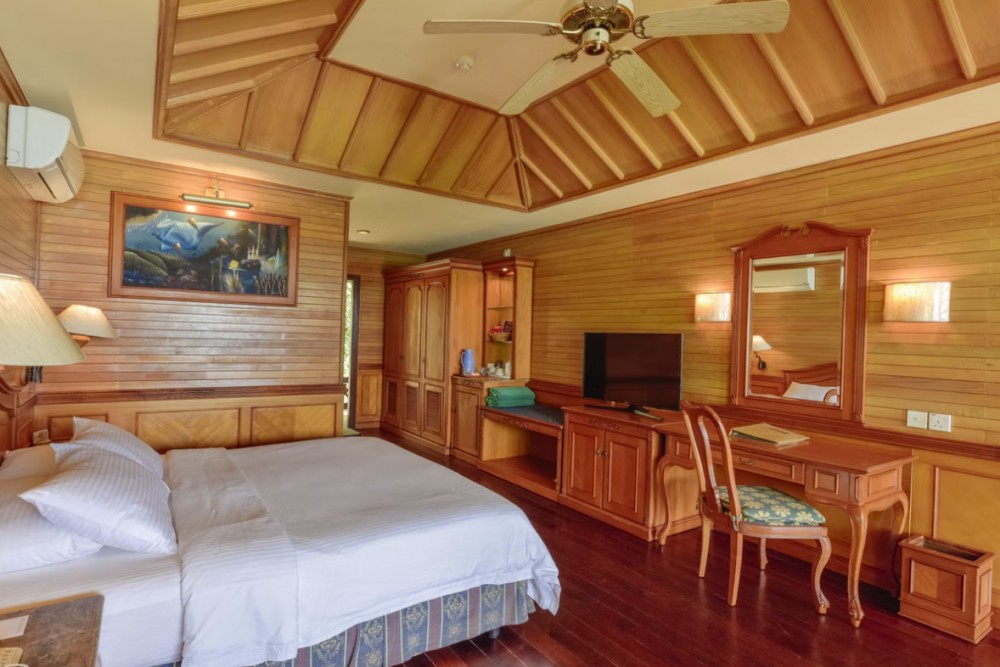 Sunset Beach Villa, Royal Island 5*