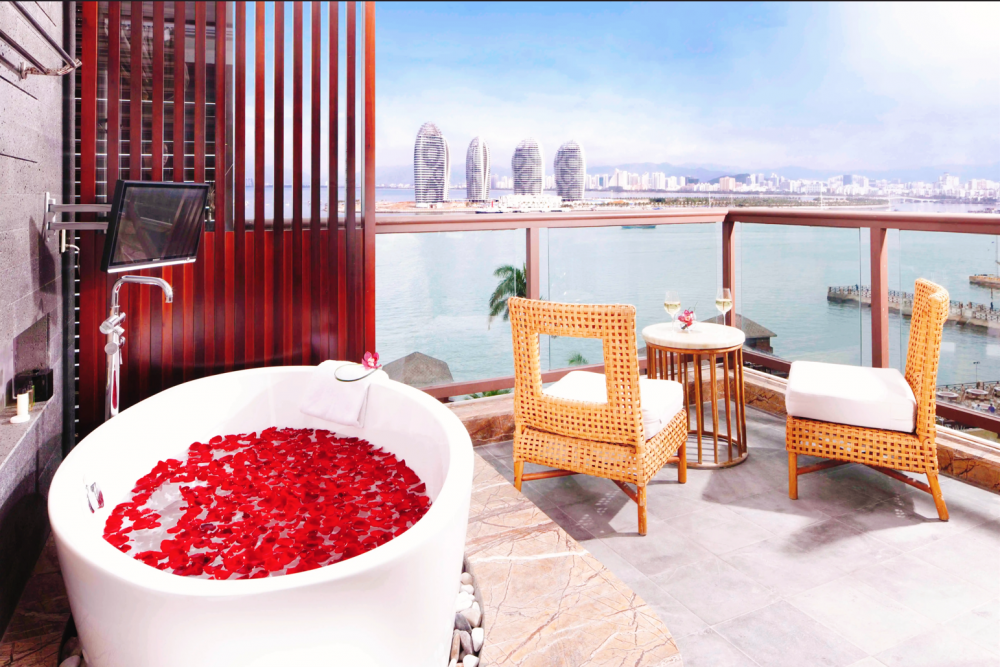 Deluxe Seaview Suite, Sanya Marina Sea View Hotel (ex.Marina Spa Hotel Sanya) 4*