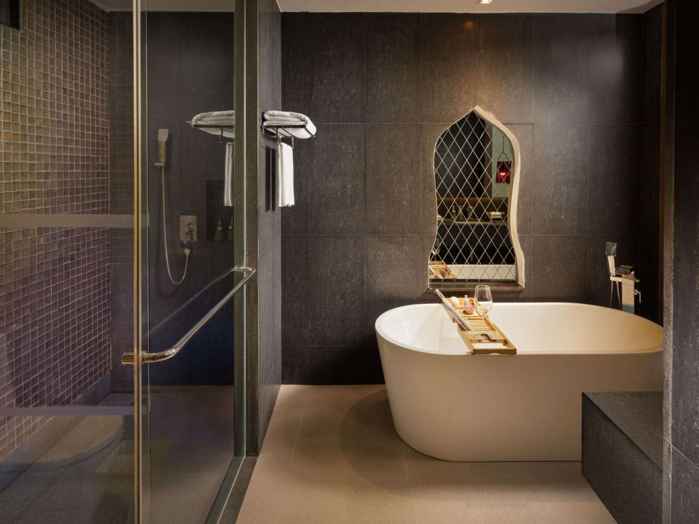 Premier Room Whirlpool Bath (King Bed), Avista Hideaway Phuket Patong Mgallery By Sofitel 5*