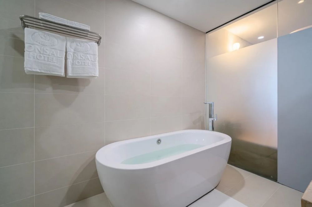 Executive Twin CV/SV with Bathtub, Gonsala Hotel Nha Trang 4*