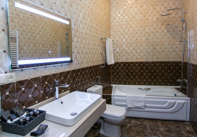 Suite, River Side 4*