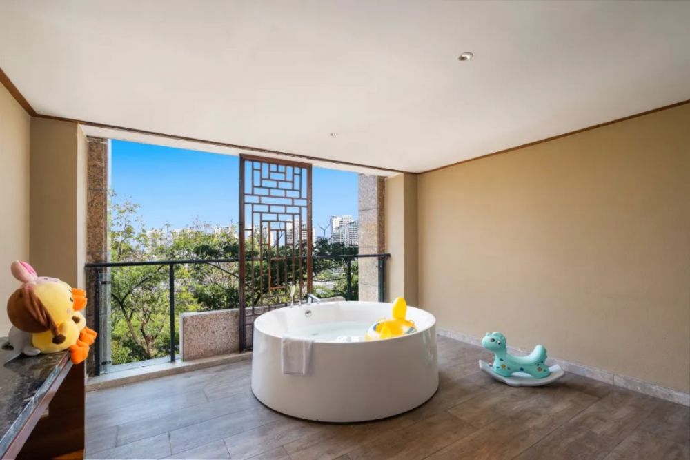 Family Anime Theme Room, Four Seasons Ocean Courtyard 4*