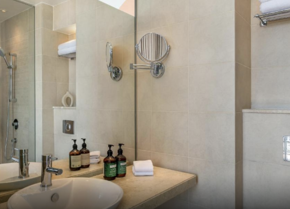 1 Queen Family Suite Plaza View, Yas Plaza Circuit (ex. Centro Yas Island Rotana) 4*
