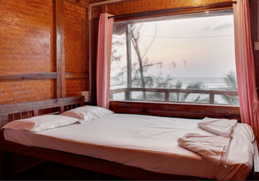 Treehouse Huts On The Beach With Attached Toilet/Bathroom AС, Goan Cafe Beach Resort 