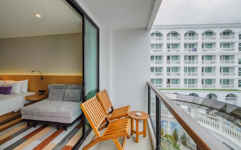 Connecting Rooms – City View, The Lunar Patong 4*