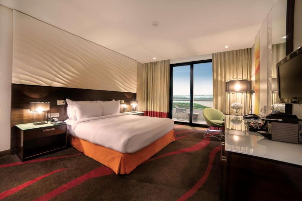 Executive Room Lounge Access SV, Yas Plaza Mangroves by IHG (ex. Radisson Blu Abu Dhabi Yas Island) 5*