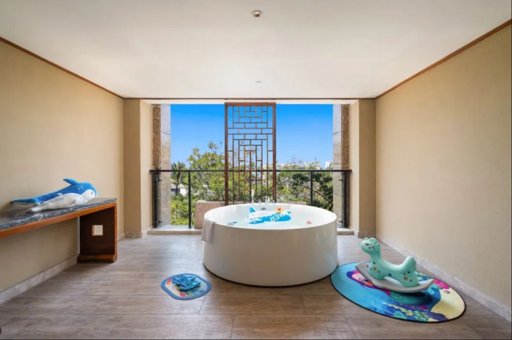 Family Anime Theme Room, Four Seasons Ocean Courtyard 4*