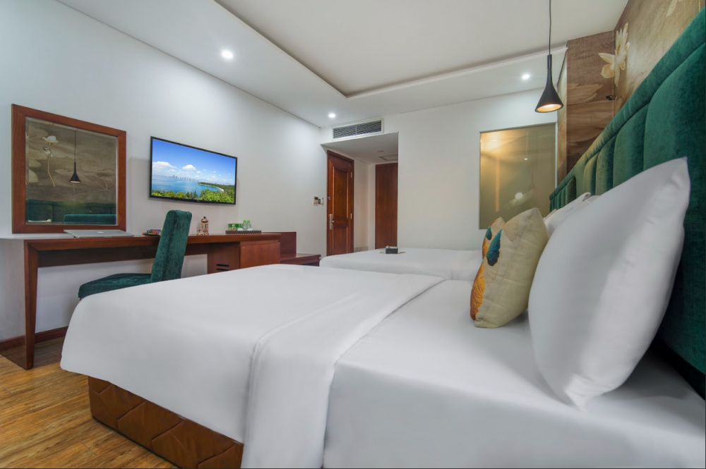 Superior/Deluxe Triple, Crystal Hotel Danang 3*