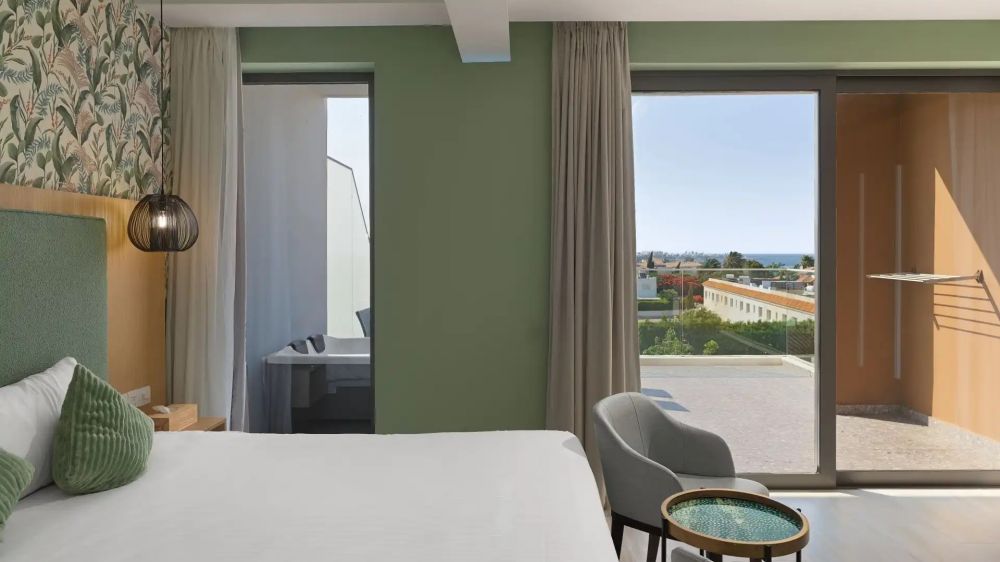 Executive Suite FSV with Outdoor Hot Tub, Leonardo Crystal Cove Protaras (Adults Only 16+) 4*