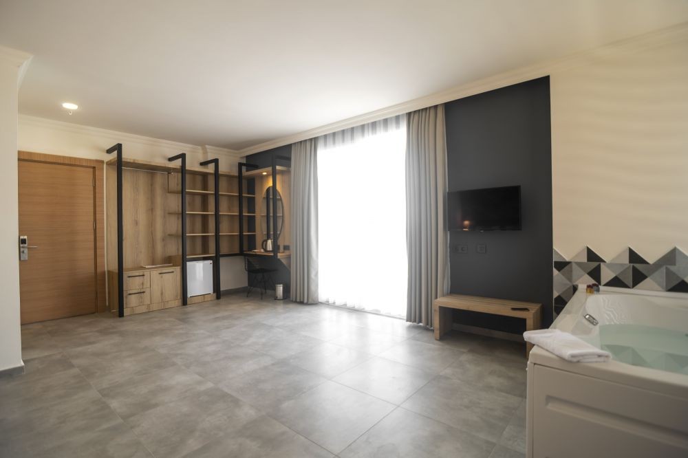 Superior Jacuzzi Room/ Superior Promo Jacuzzi, Grand Kolibri Prestige & SPA 5*