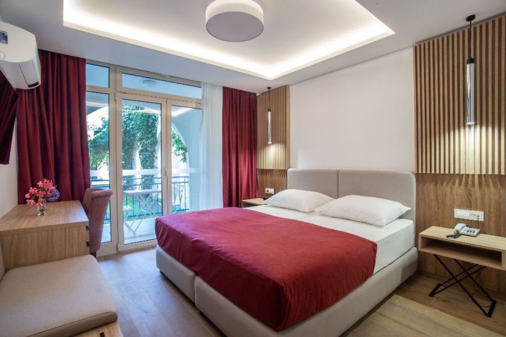 Premium, Slovenska Plaza 4 4*