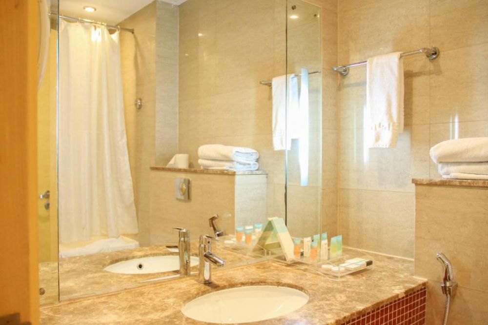 Superior Room (Standard Room), The Leela Hotel 4*