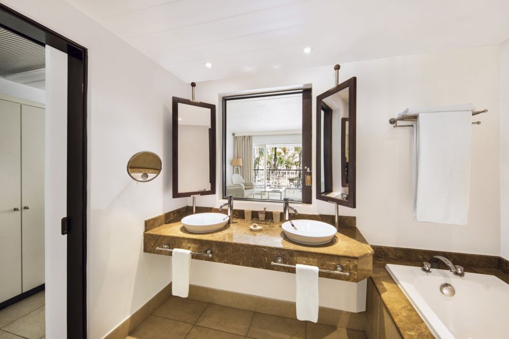 Superior 1st ﬂoor, Victoria Beachcomber Resort & SPA 4*