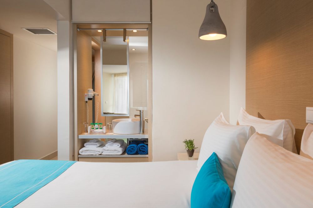 Cool Room Sharing Infinitypool, The Island Hotel | Adults Only 5*
