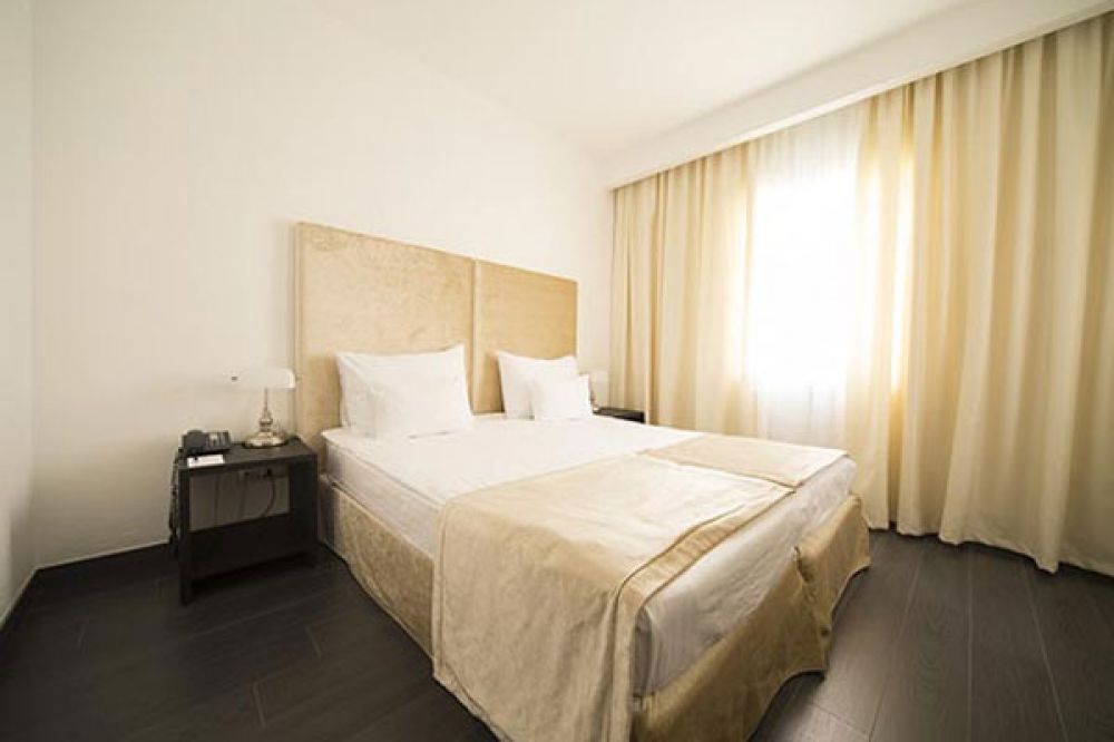 French / Twin Standard, Astoria Budva 4*