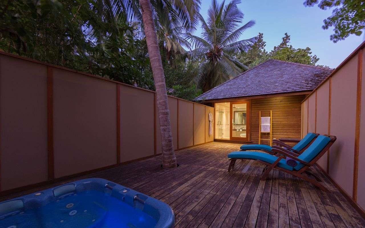 Jacuzzi Beach Villa, Veligandu Island Resort 5*