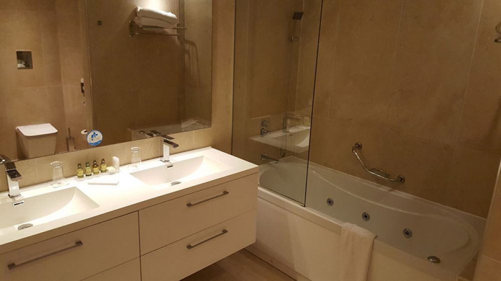 Deluxe Beach Front Suite, Adams Beach Hotel 5*