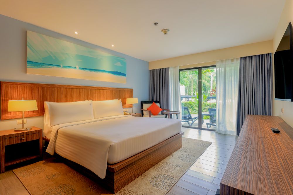 1 King Suite, Holiday Inn Resort Phuket Surin Beach (ex. Destination Resorts Phuket Surin Beach) 4*