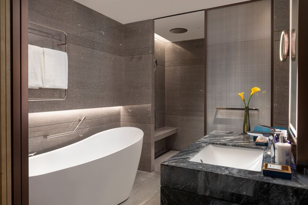 Standard Ocean View, Voco Sanya Dadonghai 5*