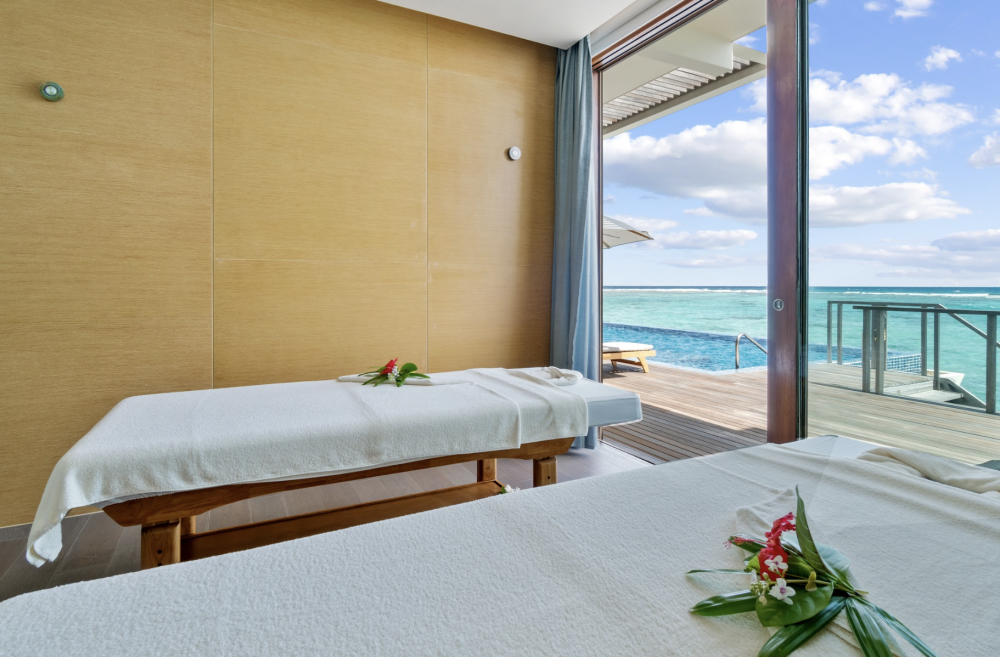 3 Bedroom Overwater Royal Residence, Radisson Blu Maldives 5*