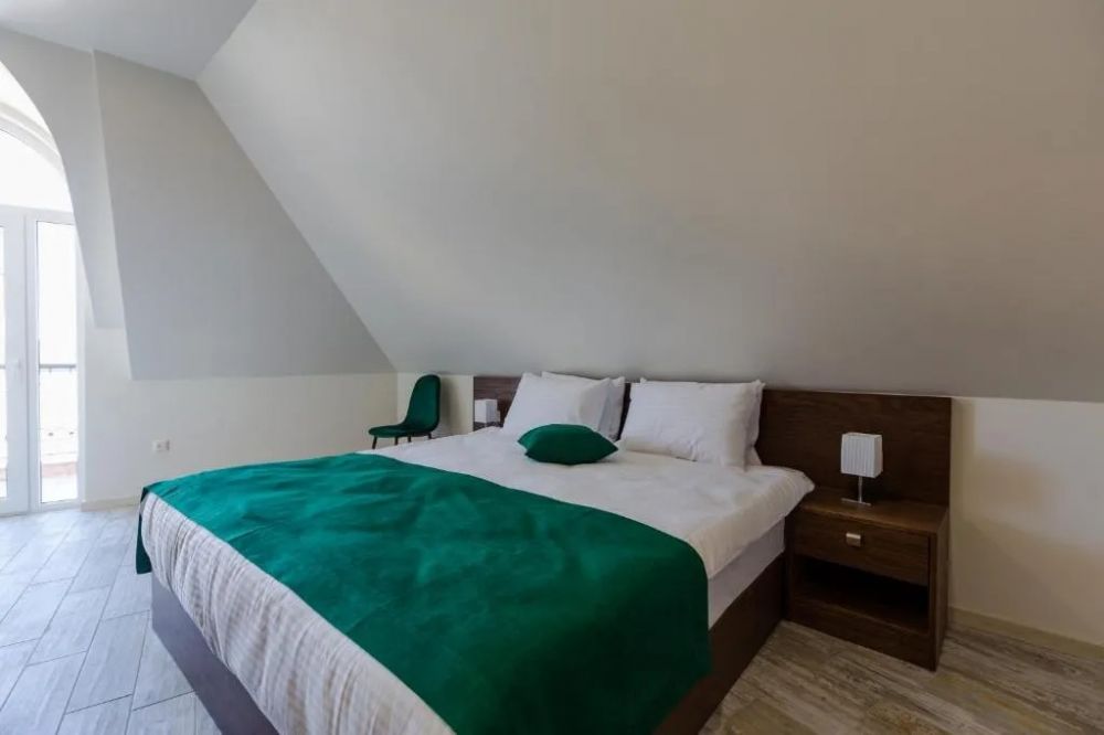 Family Room, Bloom 3*