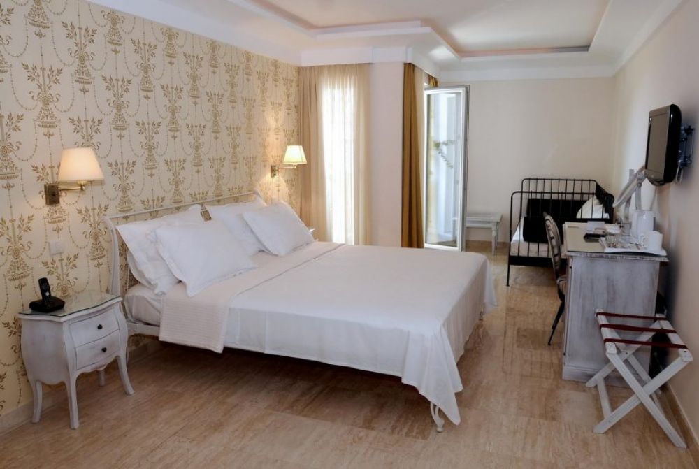 DBL Lux, Azimut 4*