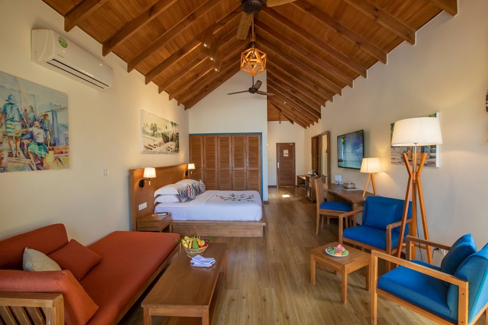 Deluxe Beach Pool Villa, Reethi Faru Resort 4*