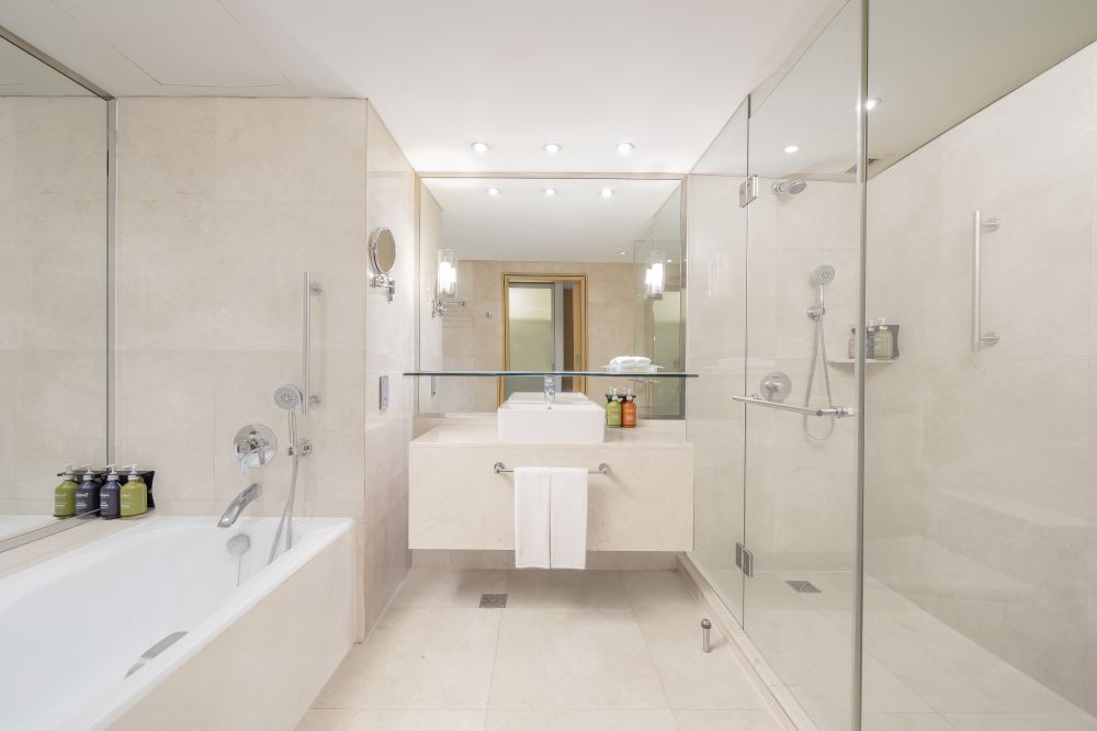 Premium Room, Holiday Inn Silom, Bangkok 4*