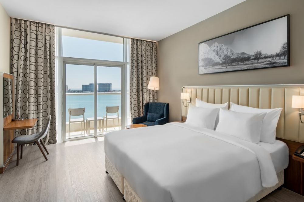 Standard Room with Balcony Sea View, Radisson Resort Ras Al Khaimah, Marjan Island 4*