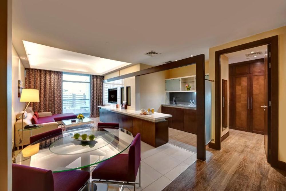 Deluxe Suite City / Creek View, Copthorne Hotel Dubai 4*