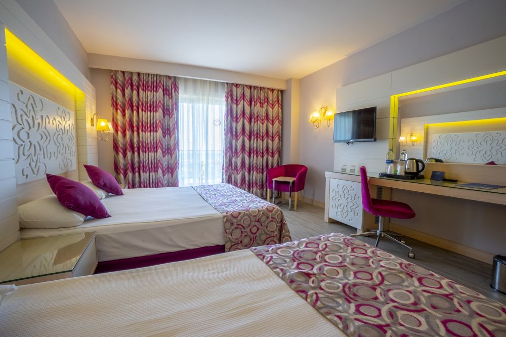 Family Room LV/SV, Sunmelia Beach 5*