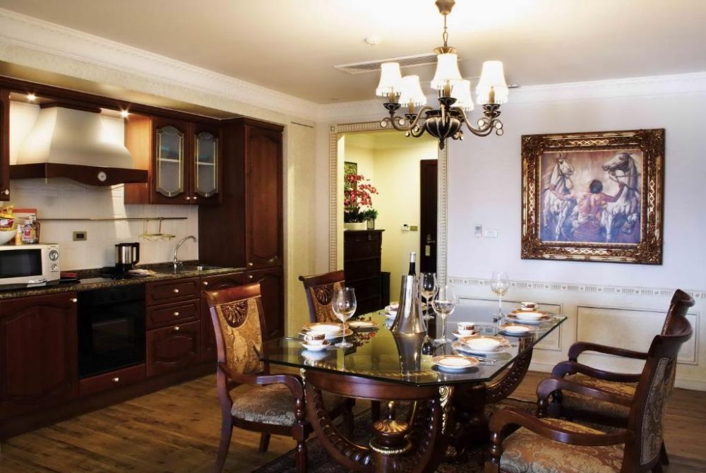 Grande Suite, Four Seasons Place 3+