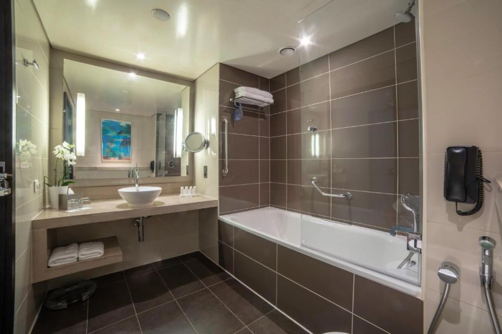 Executive Room Lounge Access SV, Yas Plaza Mangroves by IHG (ex. Radisson Blu Abu Dhabi Yas Island) 5*