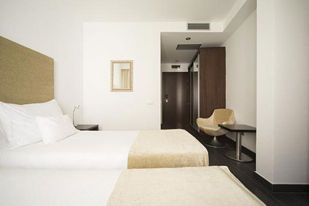 French / Twin Standard, Astoria Budva 4*