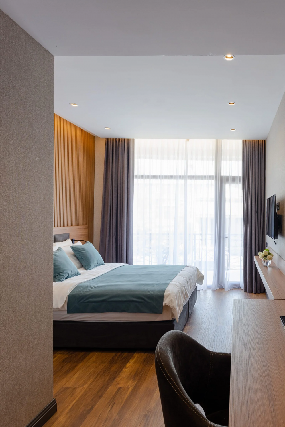 Standard Twin(City View/Back View), Monarch 4*
