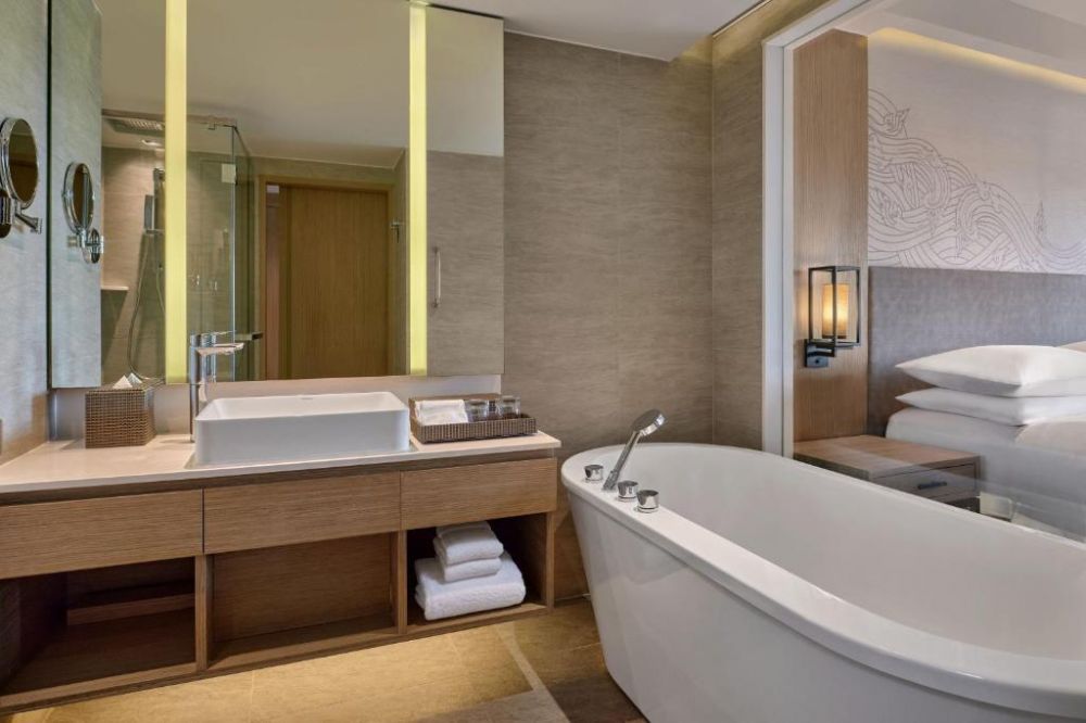 Larger Guest Room Ocean View, Phuket Marriott Resort & Spa Merlin Beach 5*