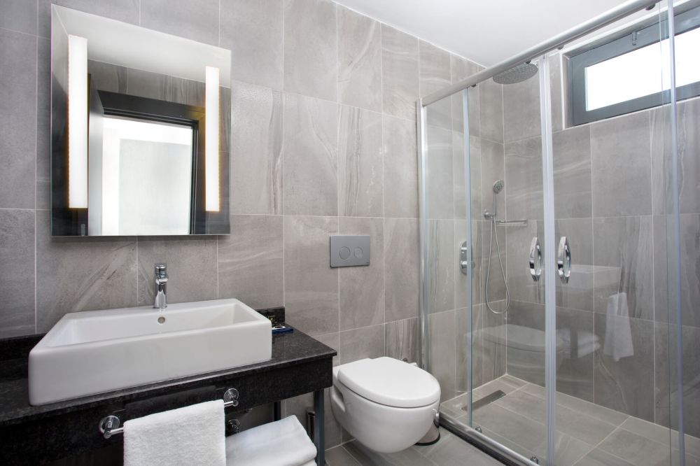 Standard Comfort Room, Falcon 1511 