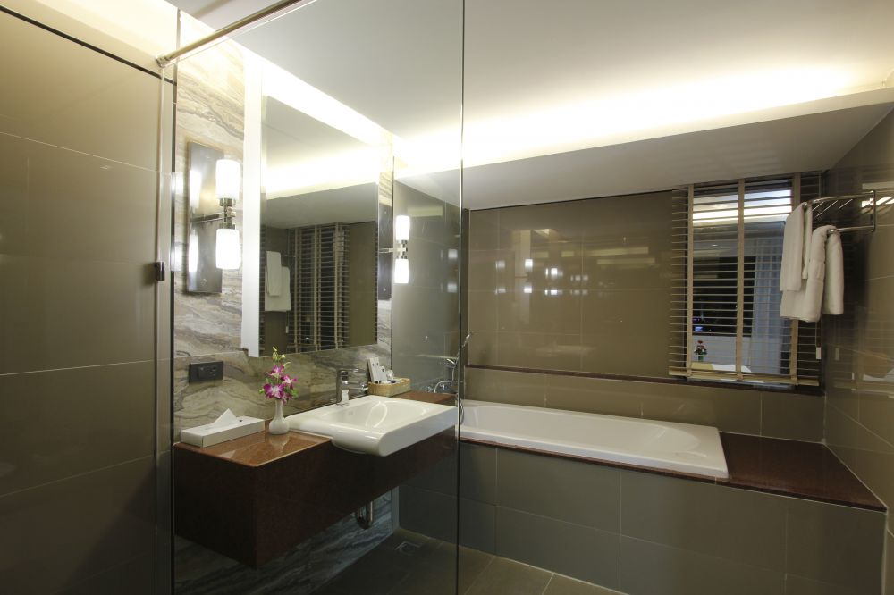 Grand Deluxe Room, Royal Benja Hotel 3+