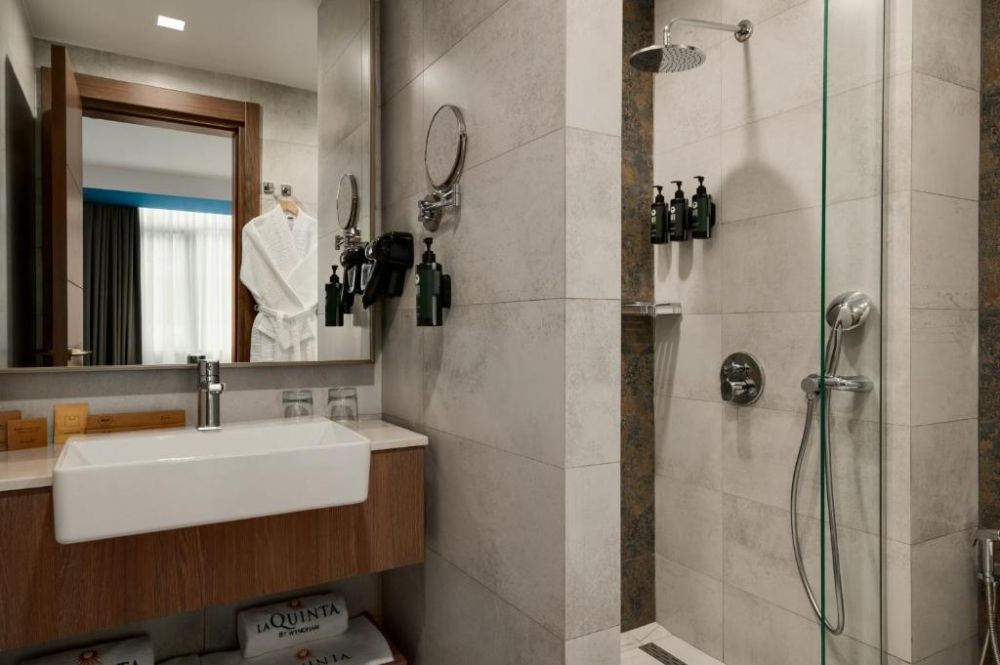 Premium King Room cv with Balcony, La Quinta by Wyndham Batumi 4*